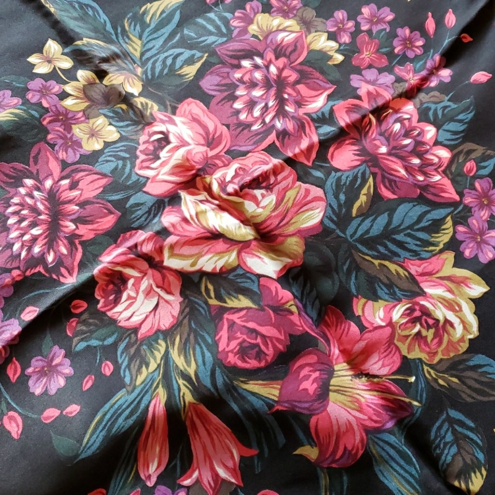 Beautiful Scarf! - Picture 3 of 6